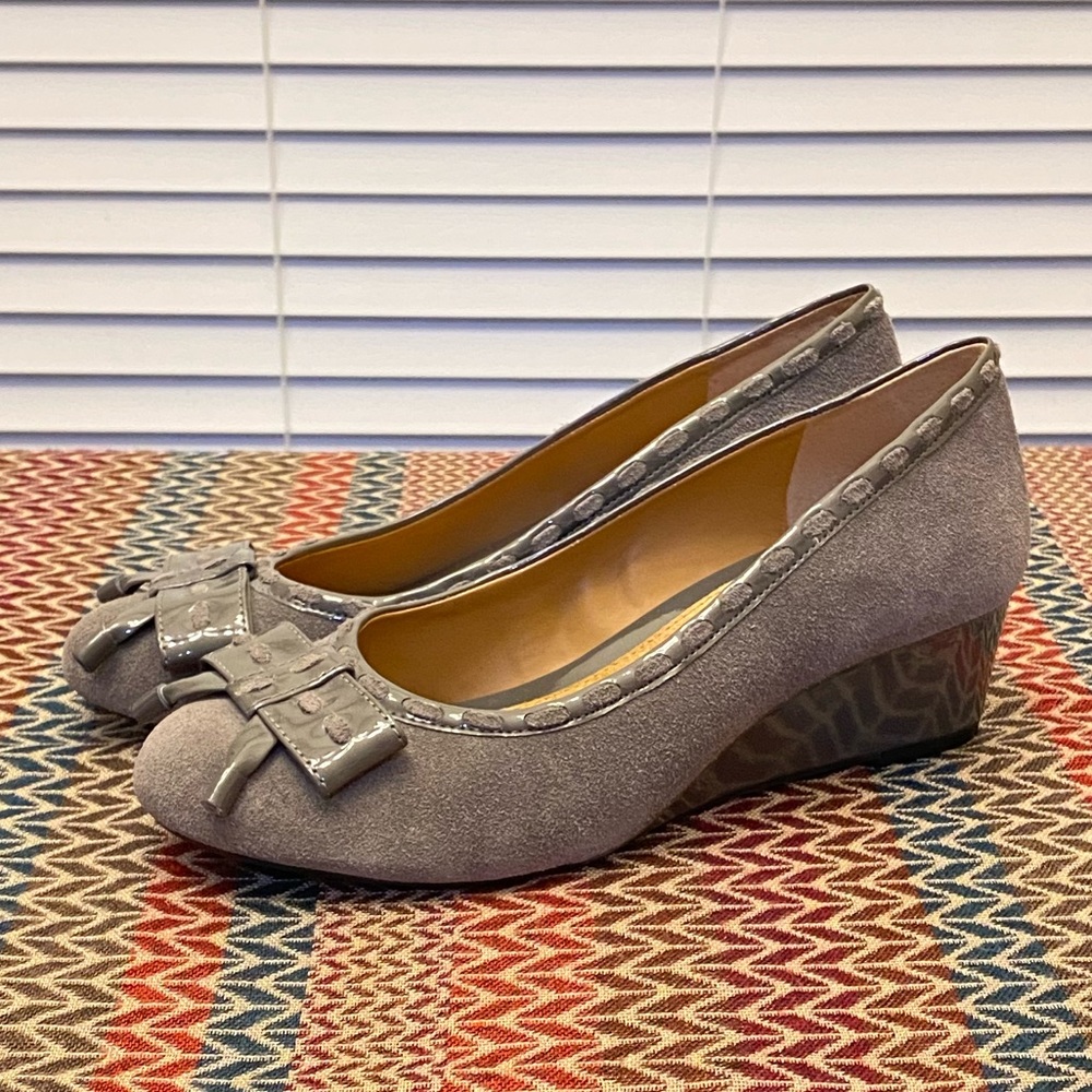 Michelle D Cute Suede & Patent Leather Bow Wedge Shoes Pumps 7.5M EUC